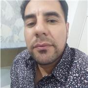 Profesor didáctico que hace clases a niños, jóvenes y adultos